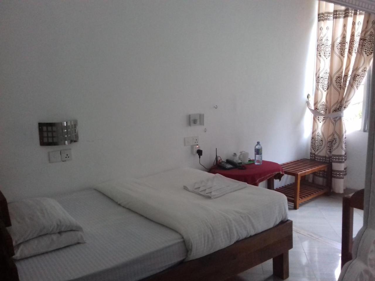 Hotel Sun Breeze เอลลา ภายนอก รูปภาพ